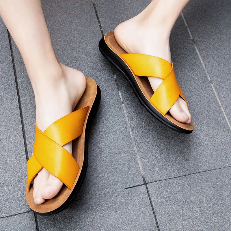 Chinelo de Couro Slip-On