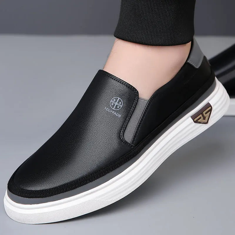 Tênis de Couro Legítimo Slip-On